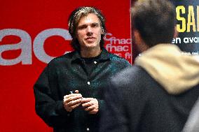 Orelsan dedicaces Caen. FC