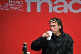 Orelsan dedicaces Caen. FC