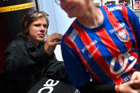 Orelsan dedicaces Caen. FC