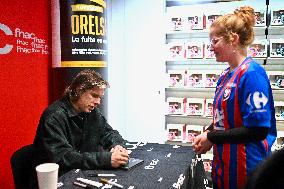 Orelsan dedicaces Caen. FC