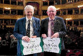 Mark Caulfield and Douglas F. Easton Receiving "Lombardy is Research" Award - Milan