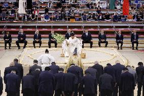 Sumo: Ritual ahead of Kyushu tournament