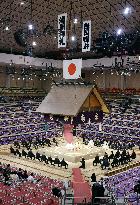 Sumo: Ritual ahead of Kyushu tournament
