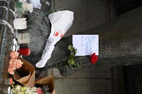 Dix ans apres les attentats du 13 Novembre, les Parisiens se recueillent place de la Republique.