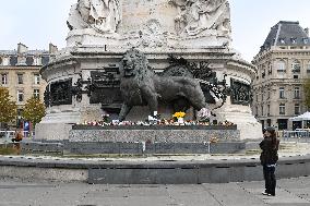 Dix ans apres les attentats du 13 Novembre, les Parisiens se recueillent place de la Republique.