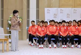 Tokyo governor meets Deaflympics athletes
