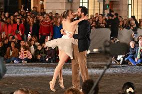 Christmas Lights Illuminate Faubourg Saint Honore - Paris