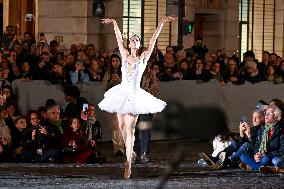 Christmas Lights Illuminate Faubourg Saint Honore - Paris