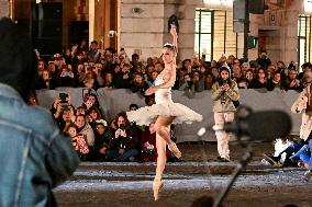 Christmas Lights Illuminate Faubourg Saint Honore - Paris