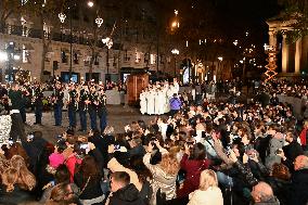 Christmas Lights Illuminate Faubourg Saint Honore - Paris