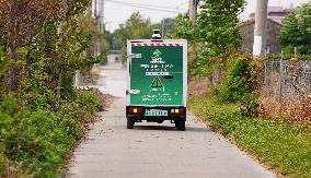 Unmanned Express Delivery Vehicle