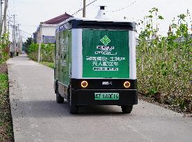 Unmanned Express Delivery Vehicle