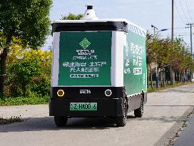 Unmanned Express Delivery Vehicle