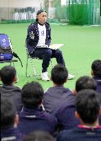 Baseball clinic by former Mariner Suzuki