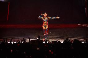Katy Perry Performs in Barcelona