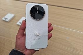 Huawei Mate 70 Air Phone