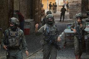 Settlers Storm Hebron Old City - Palestine