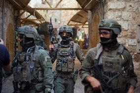 Settlers Storm Hebron Old City - Palestine