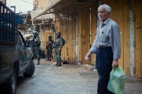 Settlers Storm Hebron Old City - Palestine