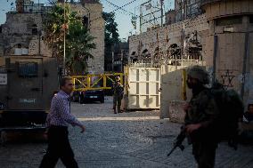 Settlers Storm Hebron Old City - Palestine