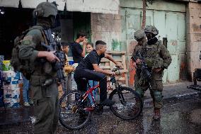 Settlers Storm Hebron Old City - Palestine