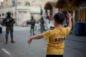 Settlers Storm Hebron Old City - Palestine