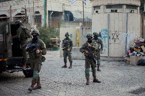 Settlers Storm Hebron Old City - Palestine