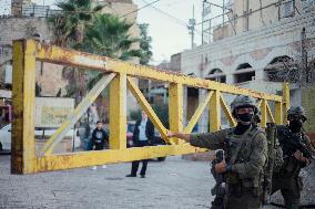 Settlers Storm Hebron Old City - Palestine