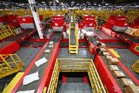 Double 11 Shopping Carnival Jitu Express Logistics Peak