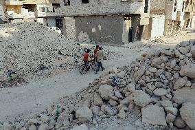 Life Returns to Damascus District - Syria