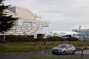 Aircraft Engines Maintenance at Air France Industries site - Orly