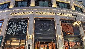 Starbucks Reserve Roastery Christmas Day