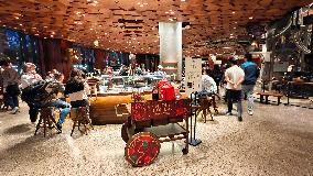 Starbucks Reserve Roastery Christmas Day