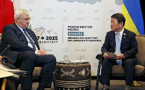 Japan-Ukraine talks in Canada