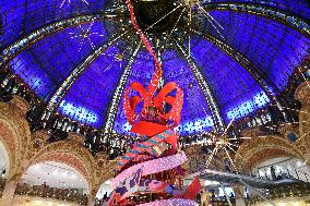 Clara Luciani During Christmas Opening At Galeries Lafayette - Paris