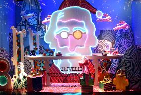 Clara Luciani During Christmas Opening At Galeries Lafayette - Paris