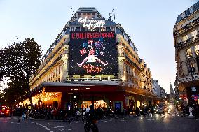 Clara Luciani During Christmas Opening At Galeries Lafayette - Paris