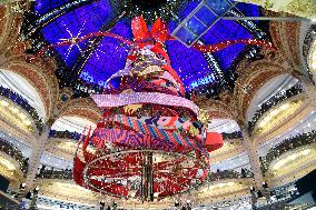 Clara Luciani During Christmas Opening At Galeries Lafayette - Paris