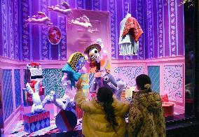 Clara Luciani During Christmas Opening At Galeries Lafayette - Paris