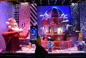 Clara Luciani During Christmas Opening At Galeries Lafayette - Paris