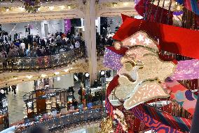Clara Luciani During Christmas Opening At Galeries Lafayette - Paris