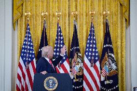 Donald Trump Signs Fostering the Future Executive Order - Washington