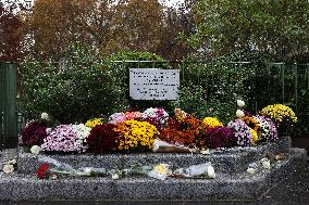 Tribute To Victims At La Bonne Biere - Paris