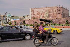 Tehran Displays Persian Empire Statue - Iran