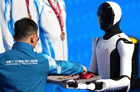 Humanoid Robot Appears At Boxing Awards - Shenzhen