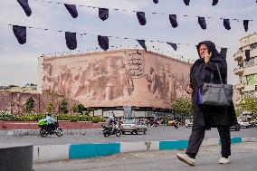 Tehran Displays Persian Empire Statue - Iran