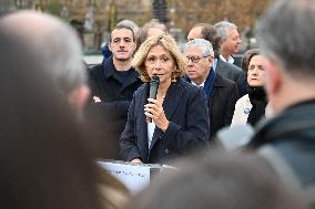 Celebration Marks 475 Years of Parisian Booksellers - France