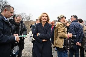 Celebration Marks 475 Years of Parisian Booksellers - France