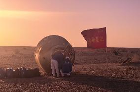Shenzhou-21 Return Capsule Touches Down On Earth - China