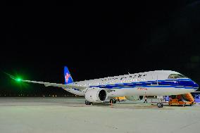 C919 Aircraft Arrives Ahead 2025 Dubai Airshow - Dubai